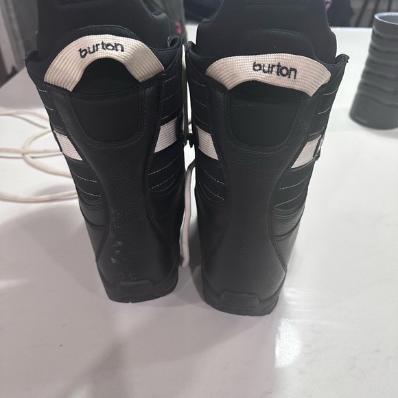 woman’s coco burton snowboard boots - Picture 7 of 7